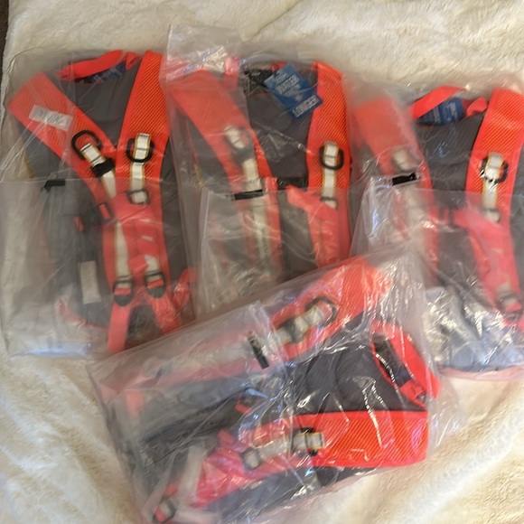 🆕New with tags- Camelbak hydration backpack- insulated - Picture 6 of 6